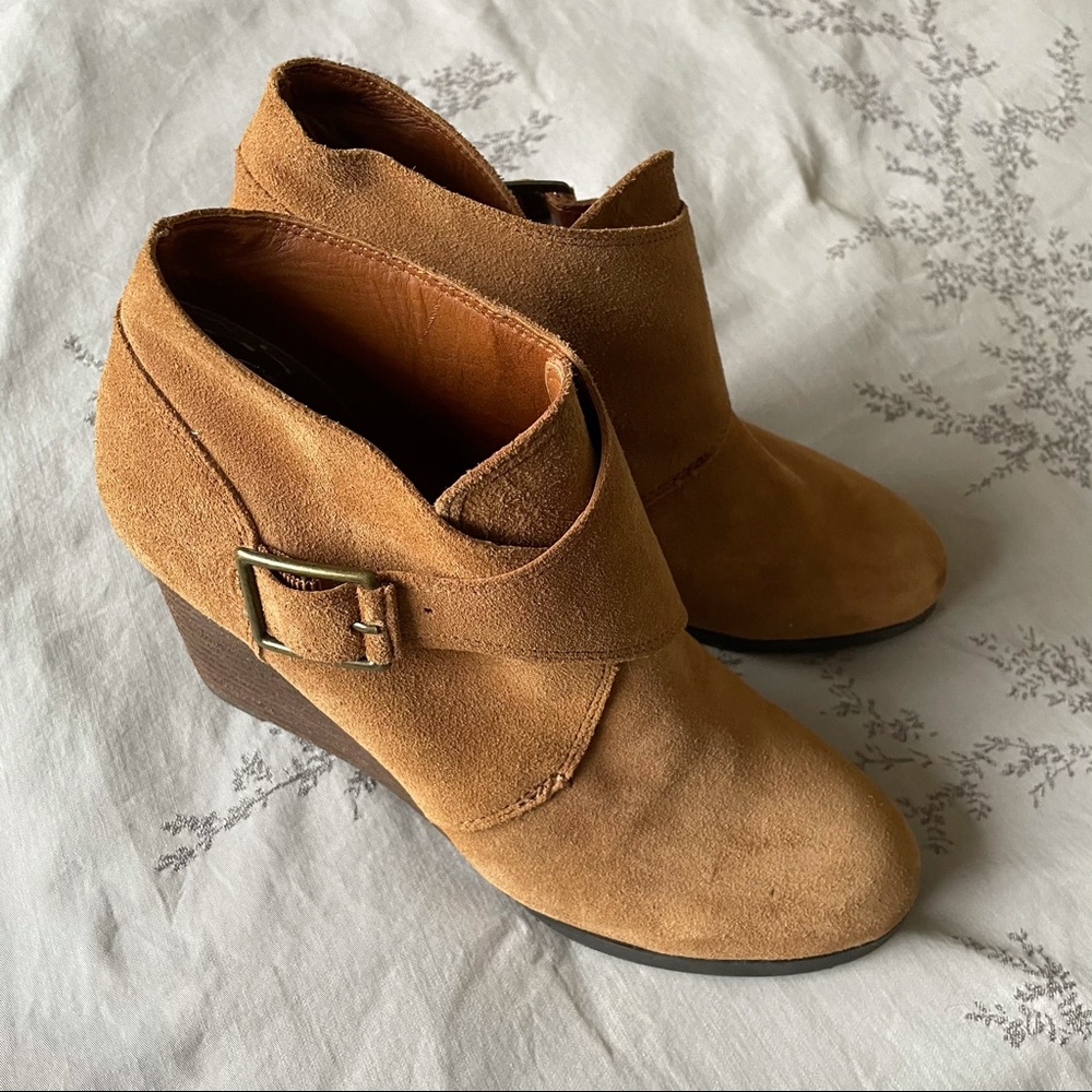 Lucky Brand Suede Camel Wedge Booties size 9